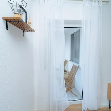 Schoene, Zentral Gelegene &Renovierte Wohnung In Nr Neuwied