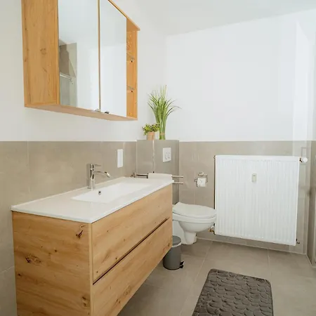 Schoene, Zentral Gelegene &Renovierte Wohnung In Nr Apartamento