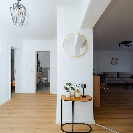 Schoene, Zentral Gelegene &Renovierte Wohnung In Nr Apartamento *