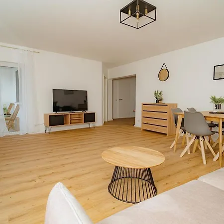 Schoene, Zentral Gelegene &Renovierte Wohnung In Nr Neuwied