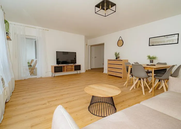 Schoene, Zentral Gelegene &renovierte In Nr 新维德